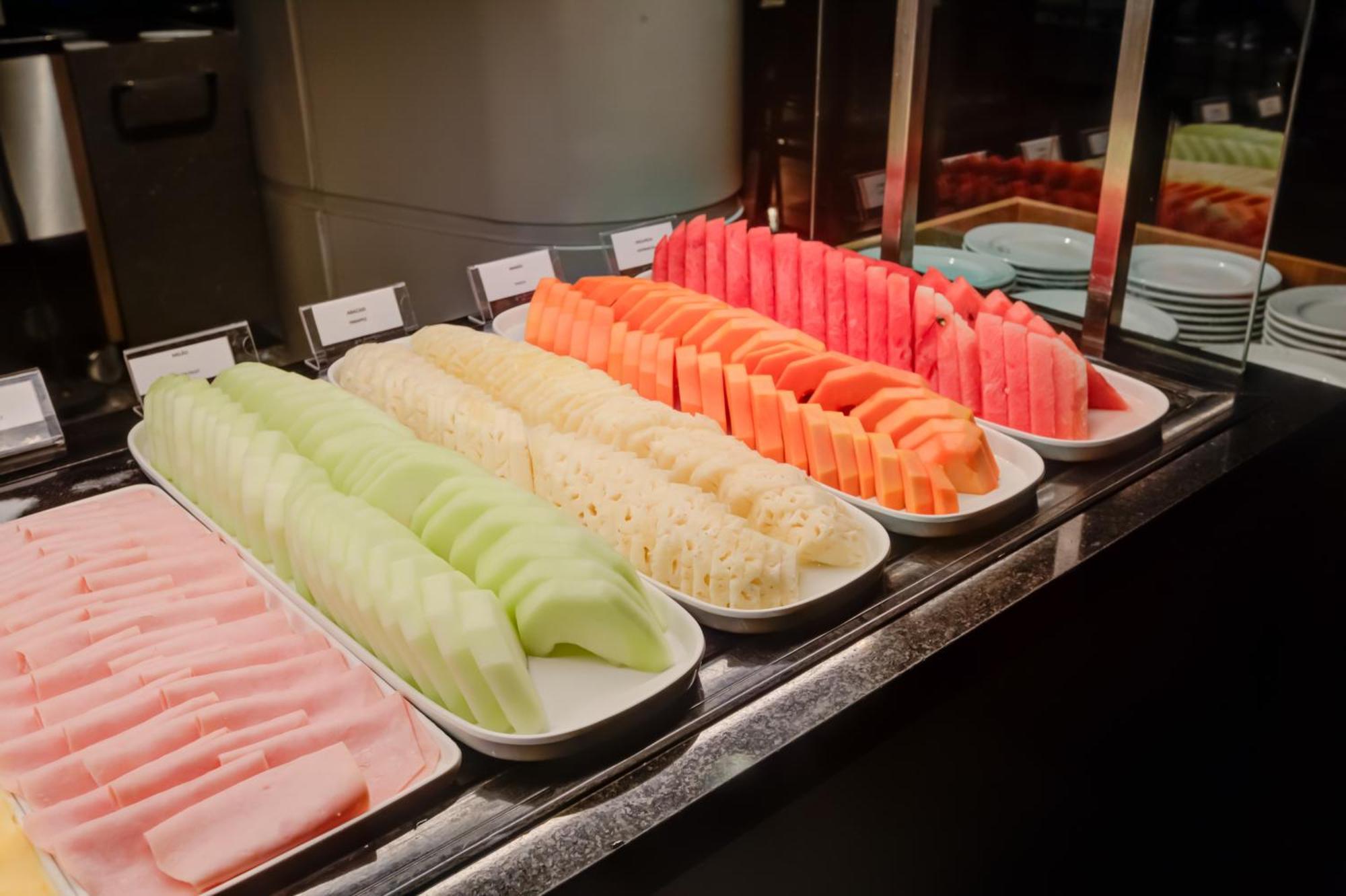 Radisson Sao Paulo Paulista Hotel Eksteriør billede Fruit salad