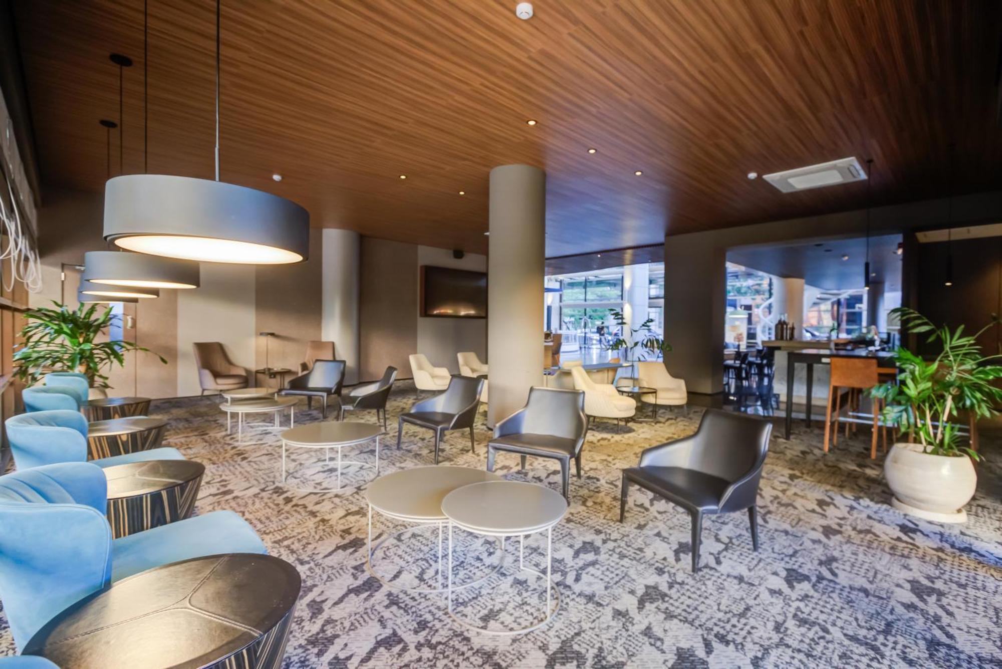 Radisson Sao Paulo Paulista Hotel Eksteriør billede The lounge at the airport