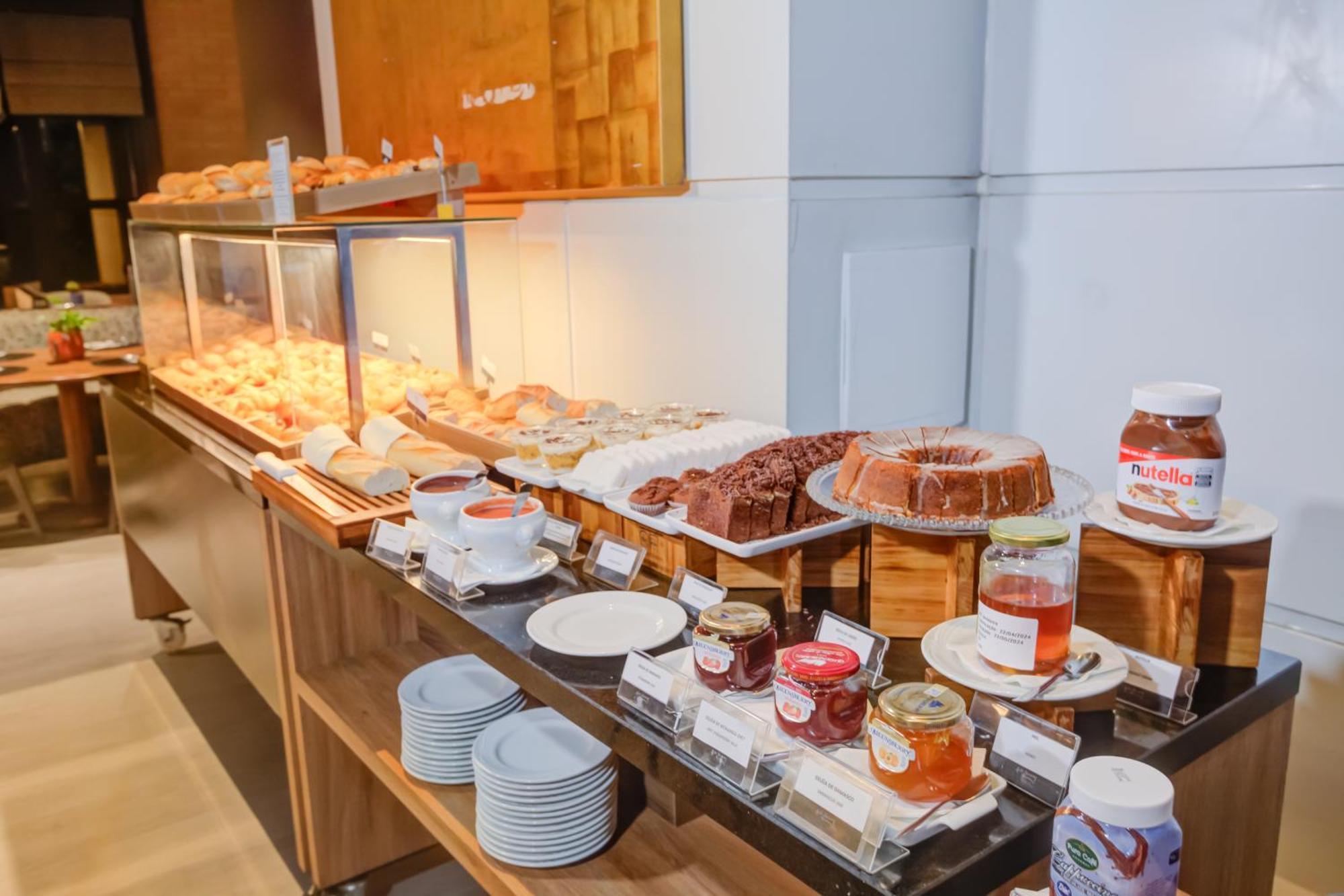 Radisson Sao Paulo Paulista Hotel Eksteriør billede A buffet at a hotel
