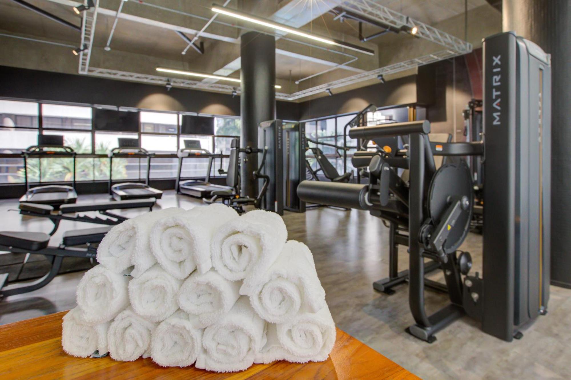 Radisson Sao Paulo Paulista Hotel Eksteriør billede Towels at a gym