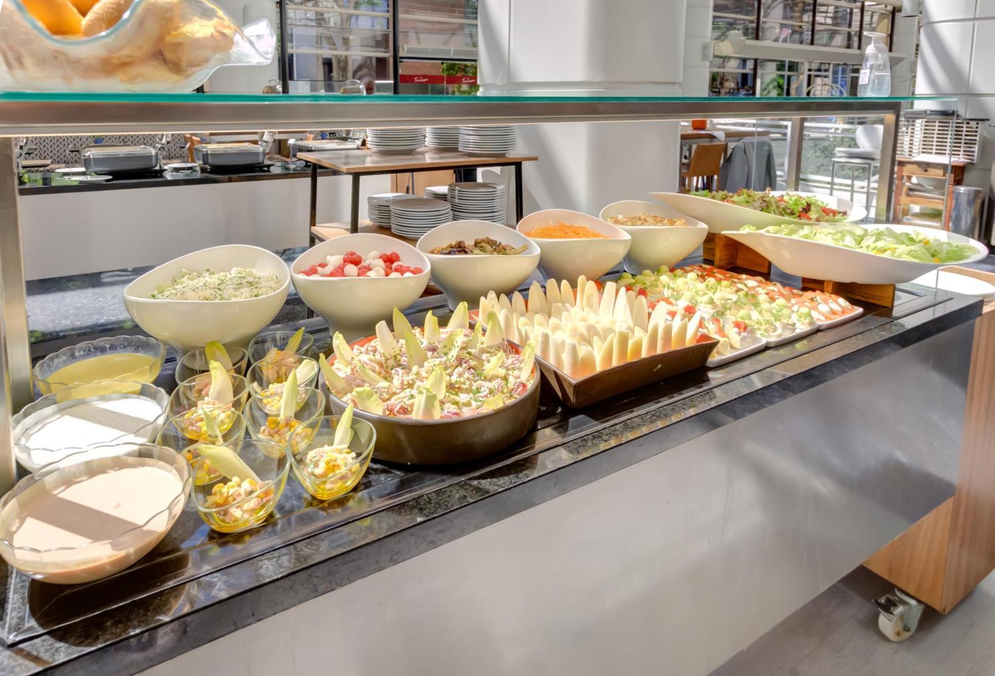 Radisson Sao Paulo Paulista Hotel Eksteriør billede A salad bar