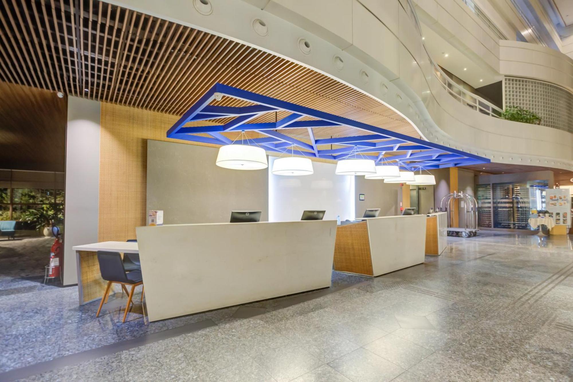 Radisson Sao Paulo Paulista Hotel Eksteriør billede The lobby of the new terminal