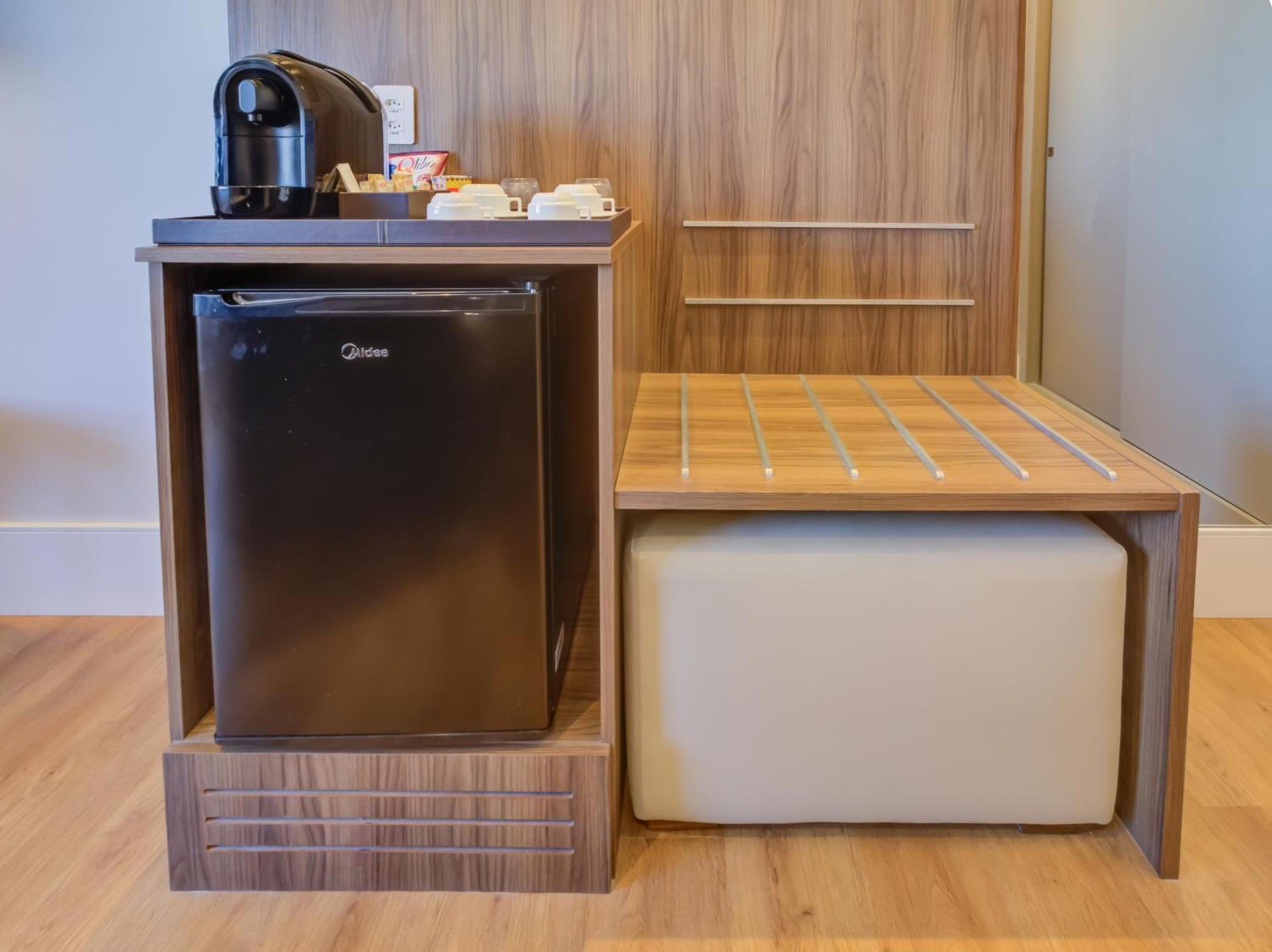 Radisson Sao Paulo Paulista Hotel Eksteriør billede A small refrigerator in a hotel room
