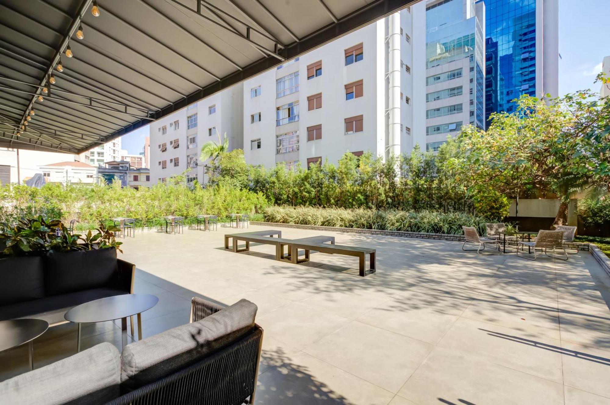 Radisson Sao Paulo Paulista Hotel Eksteriør billede The courtyard at the hotel